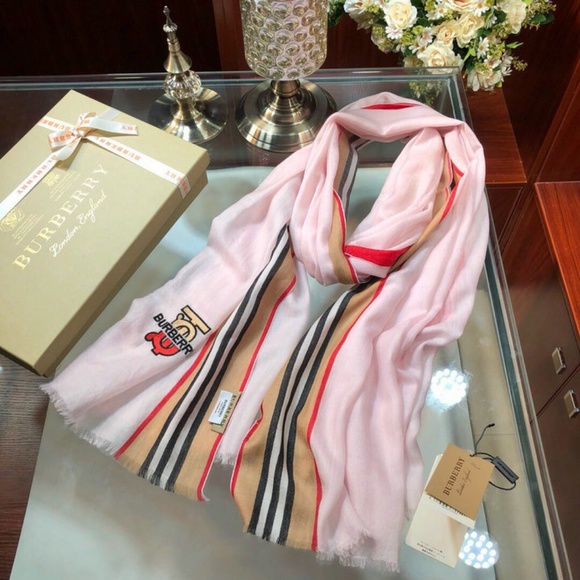 BURBERRY scarf - Picture 4 of 8